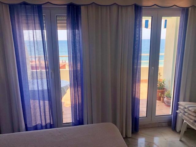 Gatu Premium Villa Isabel Terraza,Parking,1ºlinea Playa,Wifi,Vista Al Mar , Preferente Mayores De 25 Anos Y Familias Кадис Экстерьер фото